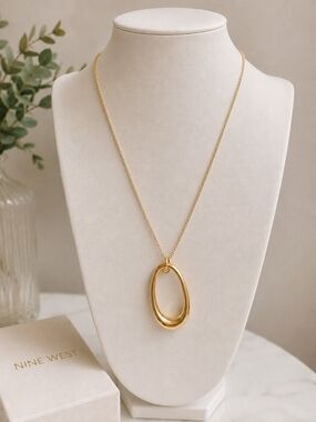 Nine West Gold Tone Open Teardrop Pendant Necklace Adjustable Chain NWOT